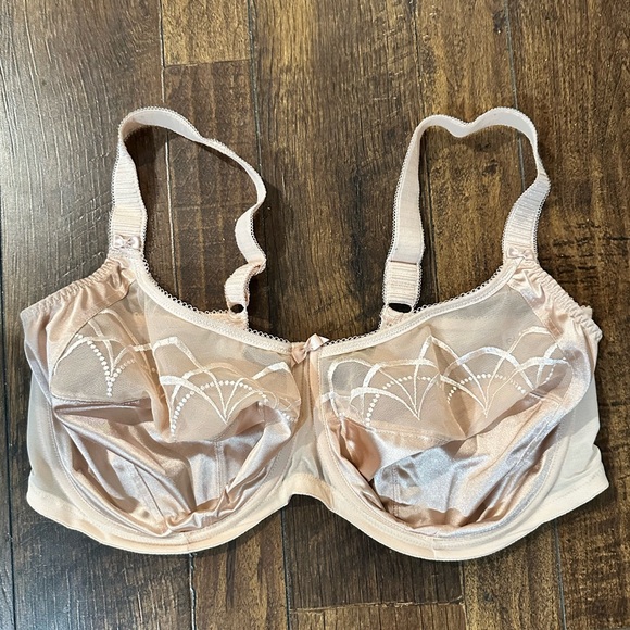 Elomi Beautiful Sheer Lace Bra in Nude Color Size 40I - Picture 4 of 9